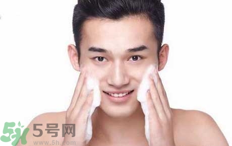 整天對著電腦，怎么減少對皮膚的傷害？