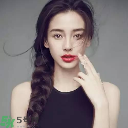 唇色深的人適合什么顏色的口紅？如何挑選口紅的顏色？