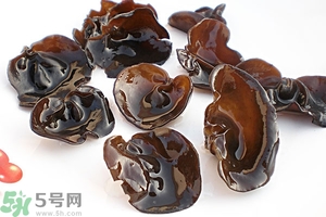 木耳能用開水泡嗎？泡木耳用熱水還是涼水好？