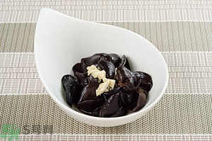 木耳能用開水泡嗎？泡木耳用熱水還是涼水好？