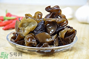 木耳能用開水泡嗎？泡木耳用熱水還是涼水好？