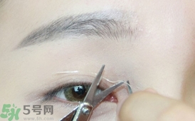 單眼皮怎么變雙眼皮了？單眼皮上面有一條線