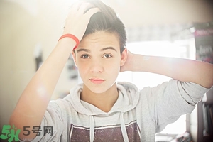 熬夜眼睛腫了怎么辦？熬夜眼睛紅了怎么辦？