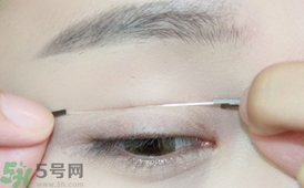 單眼皮怎么變雙眼皮了？單眼皮上面有一條線