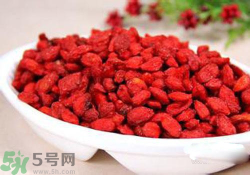 枸杞放久了變濕了可以吃嗎？枸杞放久了變黏了可以吃嗎？