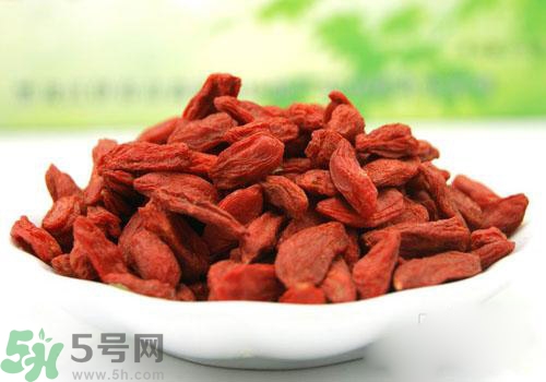 枸杞放久了變濕了可以吃嗎？枸杞放久了變黏了可以吃嗎？