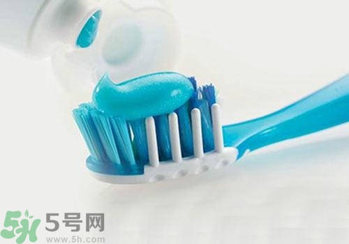 牙膏含氟好不好？牙膏含氟好還是不含氟好？