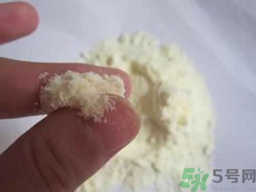 怎么判斷奶粉有沒有變質(zhì)？判斷奶粉變質(zhì)的方法
