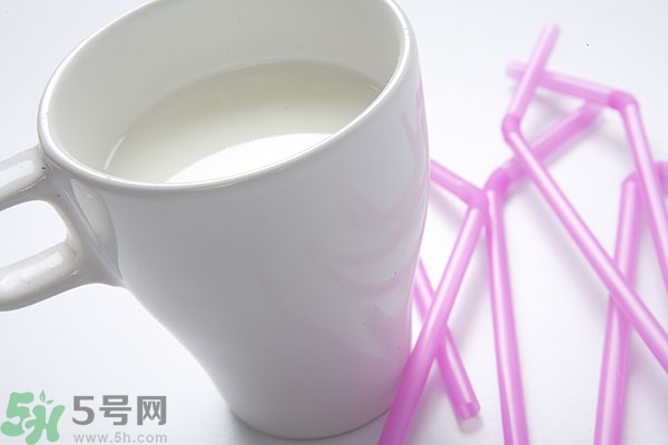 羊奶和牛奶哪個(gè)營(yíng)養(yǎng)高?牛奶與羊奶哪個(gè)營(yíng)養(yǎng)更好？