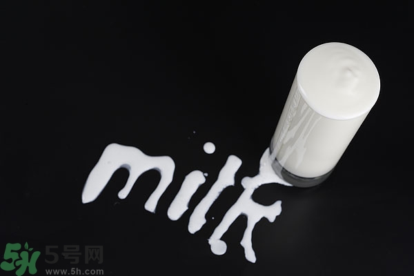 一天喝多少牛奶最好？牛奶一天喝多少合適？