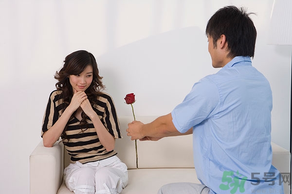 為什么看到男生會(huì)臉紅？看到男生會(huì)臉紅怎么辦？