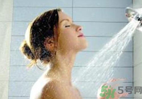 夏天洗澡水溫多少合適？夏天洗澡水溫多少比較好？