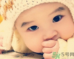 小孩指甲發(fā)白是怎么回事？小孩指甲發(fā)白怎么辦？