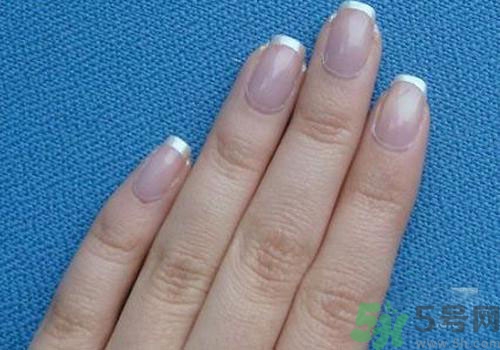 指甲發(fā)紫是什么原因？指甲發(fā)紫是怎么回事？