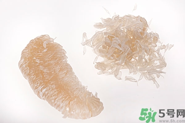柚子的瓤是紅色正常嗎？柚子里面是紅色的能吃嗎？