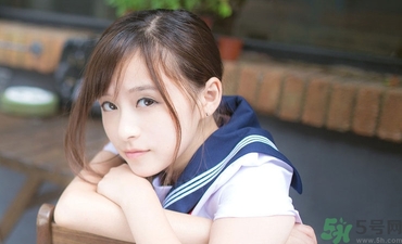 15歲月經(jīng)推遲二個(gè)月正常嗎？15歲兩個(gè)月沒(méi)來(lái)月經(jīng)是怎么回事？