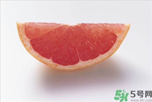 柚子的瓤是紅色正常嗎？柚子里面是紅色的能吃嗎？