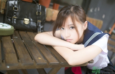 15歲月經(jīng)推遲二個(gè)月正常嗎？15歲兩個(gè)月沒(méi)來(lái)月經(jīng)是怎么回事？