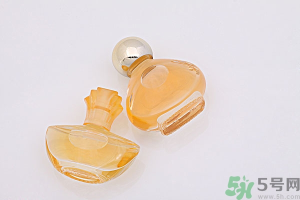 香水能掩蓋狐臭嗎？香水可以除狐臭嗎？