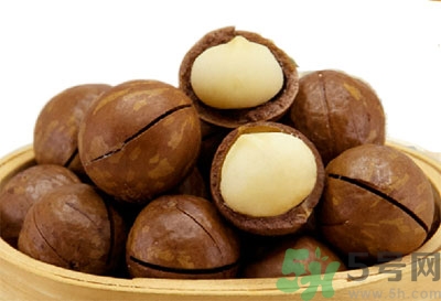 夏威夷果肉黏殼怎么辦？夏威夷果能放多久？