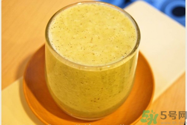 香瓜里面有紅點能吃嗎？香瓜瓤里面有紅點還能吃嗎？
