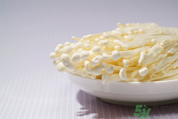 金針菇發(fā)霉了能吃嗎？金針菇長白毛還能吃嗎？
