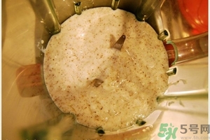 香瓜里面有紅點能吃嗎？香瓜瓤里面有紅點還能吃嗎？