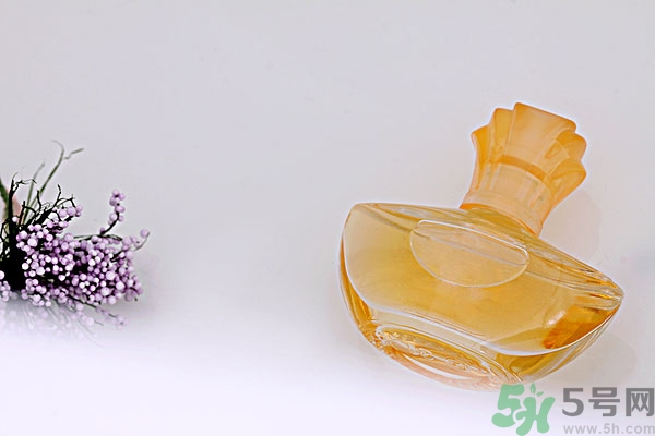 香水能掩蓋狐臭嗎？香水可以除狐臭嗎？