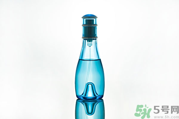 香水過敏了怎么辦？噴香水對(duì)身體有害嗎？