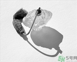 香水過敏了怎么辦？噴香水對身體有害嗎？