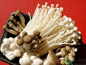 金針菇發(fā)霉了能吃嗎？金針菇長白毛還能吃嗎？