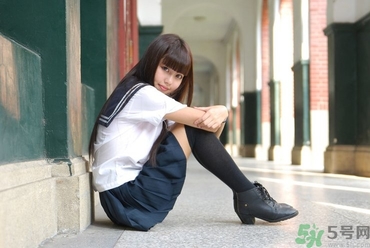 13歲來月經(jīng)正常嗎？13歲大便出血是怎么回事？