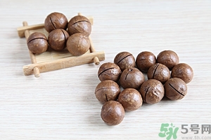 夏威夷果發(fā)黃好不好？夏威夷果這么硬怎么吃？