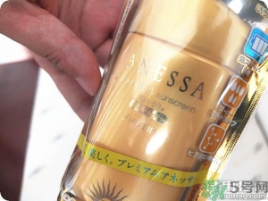 安耐曬為什么那么??？安耐曬是水狀液體的嗎？