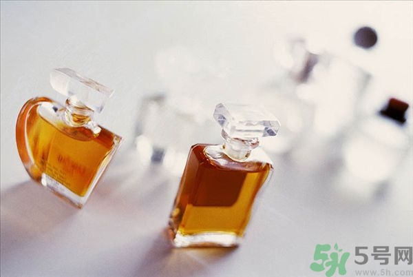 香水噴到臉上去了怎么辦？怎么噴香水才是正確的？