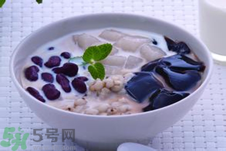 仙草是龜苓膏嗎？仙草和龜苓膏的區(qū)別？