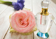 香水噴到嘴巴里怎么辦？香水噴到眼睛里怎么辦？