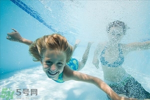 游泳對(duì)嬰兒有什么好處？游泳對(duì)寶寶有什么好處？