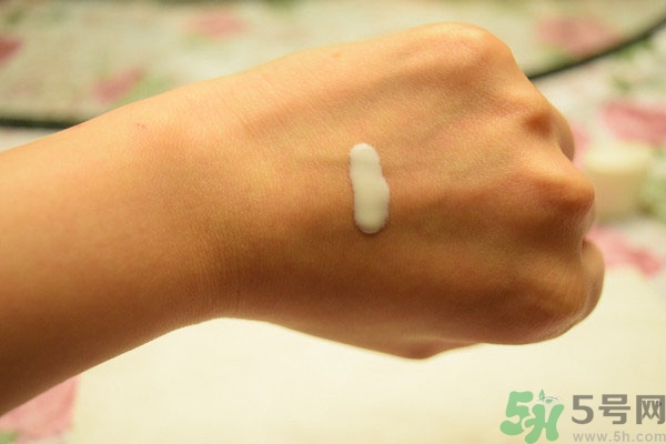 安耐曬和碧柔哪個(gè)好？安耐曬防曬霜和碧柔防曬霜哪個(gè)好？