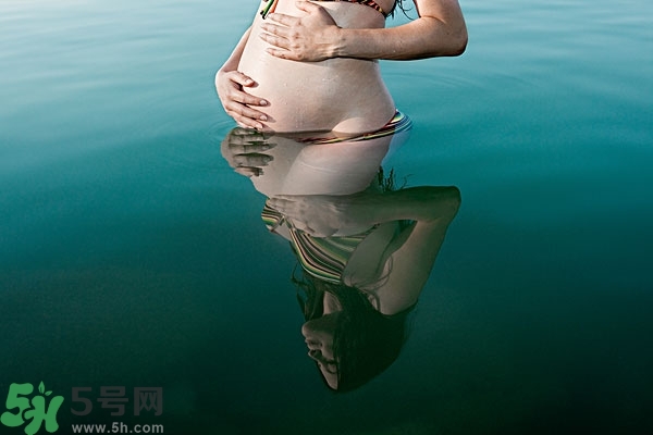 懷孕能浮潛嗎？備孕可以游泳嗎？有影響嗎？
