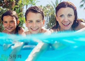 游泳不帶泳鏡可以嗎？在水下可以睜開眼睛嗎？