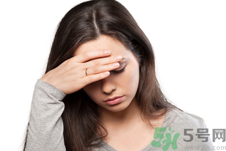 女人濕氣重的癥狀有哪些？女人濕氣重有什么表現(xiàn)？