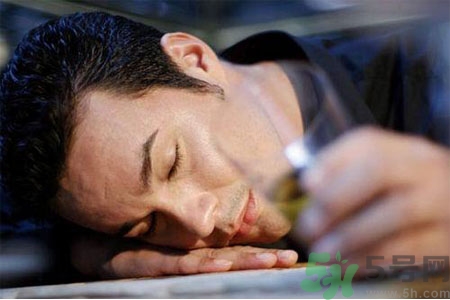 男人濕氣重的表現(xiàn)有哪些？男人去除濕氣的方法有哪些？