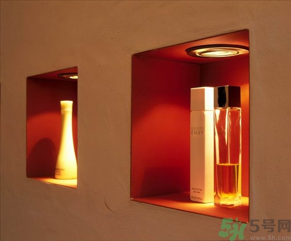 男士香水怎么噴？男士擦香水的正確方法