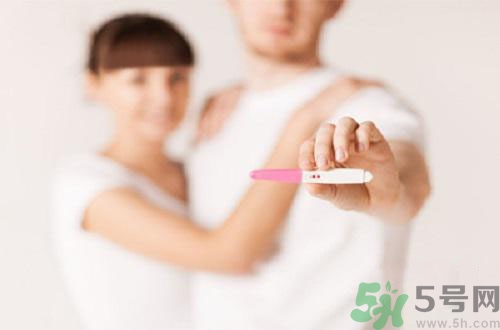 驗孕棒顯示沒有懷孕但是沒來月經(jīng)是怎么回事？