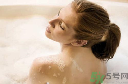 冷水洗澡好還是熱水洗澡好？冷水洗澡好不好？