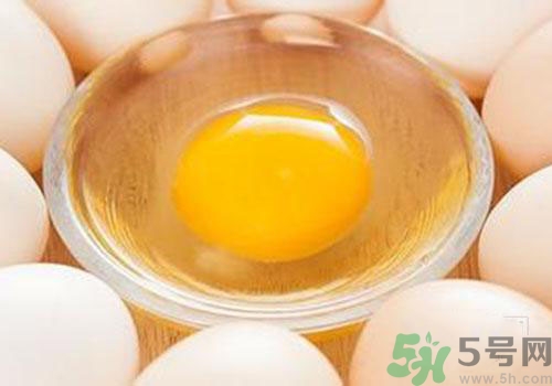 蛋黃和蛋白哪個更有營養(yǎng)？吃蛋黃有什么好處？