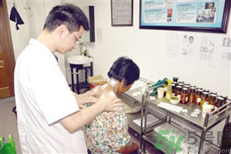 三伏貼可以去濕氣嗎？三伏貼去濕氣貼哪里？