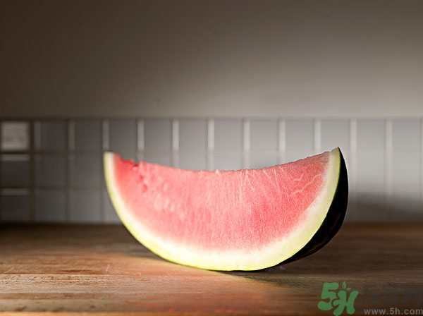 西瓜沒熟透可以吃嗎？西瓜不好吃怎么做好吃？