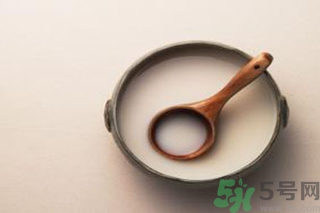 米酒變黃了是什么原因？米酒變黃了還能吃嗎？